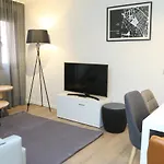 Viviendas Catedral Apartment *